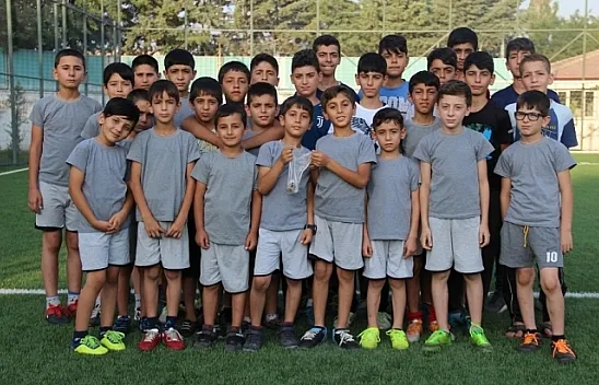 Çocuklar, harçlıklarını Elazığspor'a bağışladı