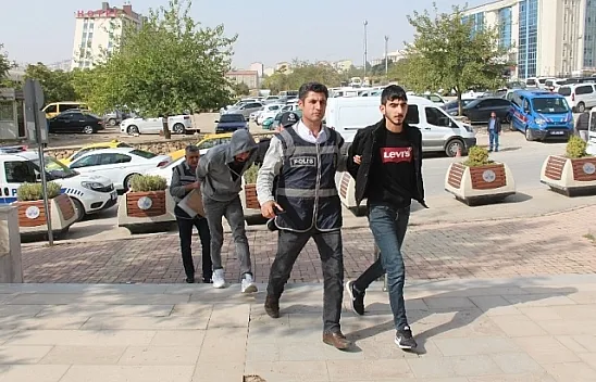 Bir kişinin öldüğü olayla ilgili iki şüpheli yakalandı, biri tutuklandı