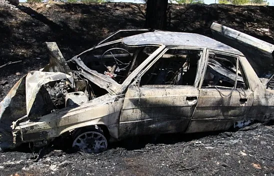 Kaza yapan otomobil kül oldu!