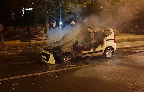 Seyir halindeki araç yandı