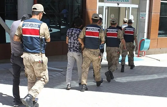 Hassas terazili uyuşturucu taciri 2 şüpheli tutuklandı