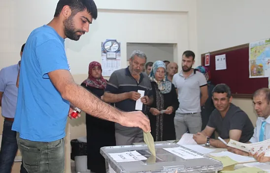 Oy kullanma işlemi başladı