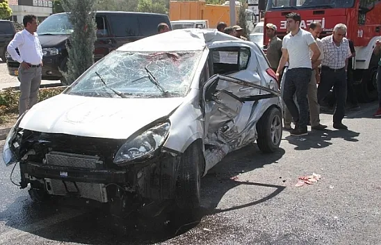 Elazığ'da tatile gelen gurbetçi aile kaza yaptı: 4 yaralı