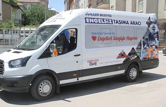 Engelliler ve hastalar da ekipler tarafından taşınarak oylarını kullandı