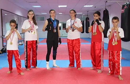 42 madalyalı 'Kick Boks' kardeşliği