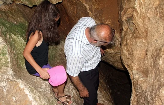 Serinlemek isteyen buzluk mağarasına geliyor