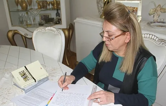 Öğretmendi emekli oldu, gazetecilik hayali için sıralara döndü