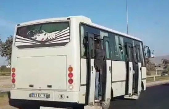 Şehirlerarası yolda tıka basa tehlikeli yolculuk