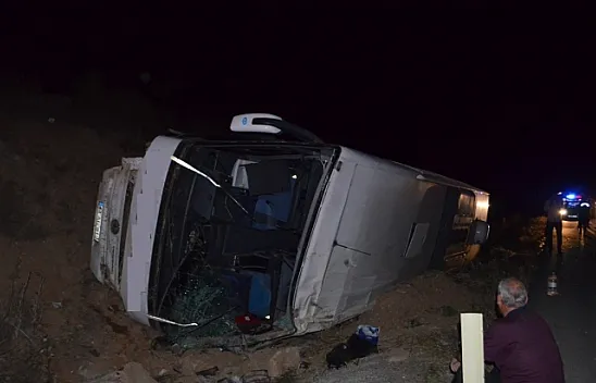 Elazığ yolcu otobüsü devrildi! Kaza yerinden ilk görüntüler