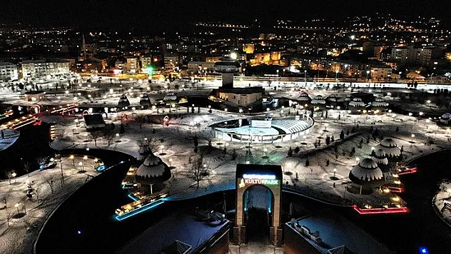 Elazığ'da kar kartpostallık görüntüler oluşturdu