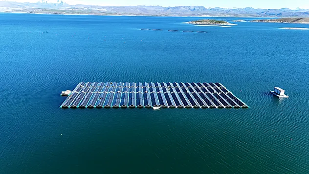 Yüzer GES ile Karasal GES havadan görüntülendi