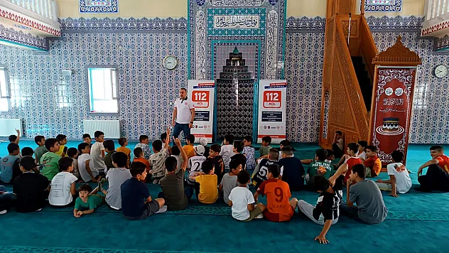 112 ekipleri öğrencileri bilgilendirdi