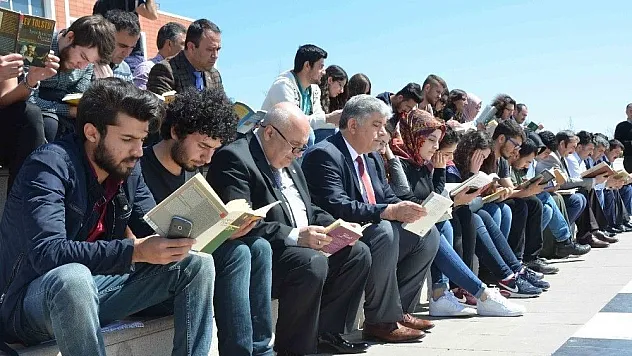 Adıyaman Üniversitesinde kitap okuma etkinliği