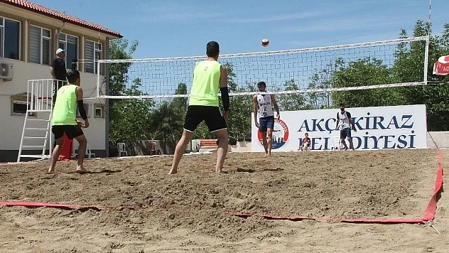 Denizi olmayan beldede Plaj voleybolu