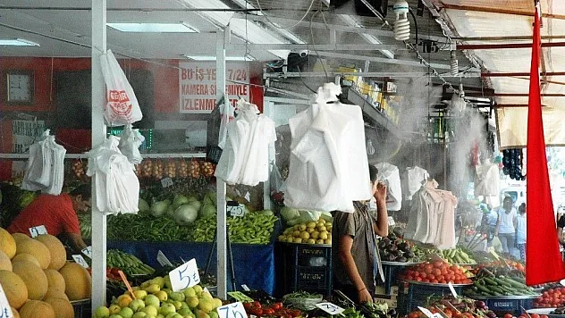 Meyve ve sebzelerini sıcakta soğuk buharla koruyor