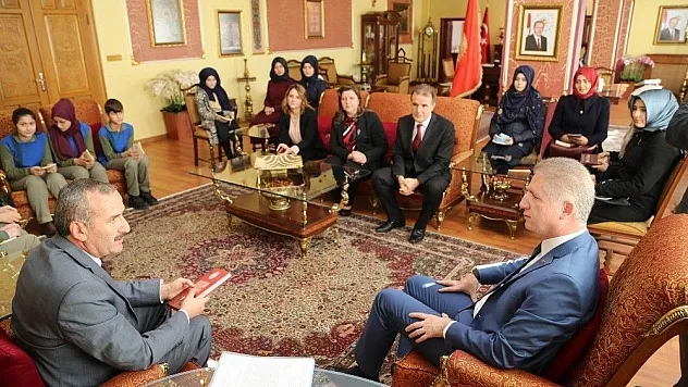 Valilikte kitap okuma etkinliği