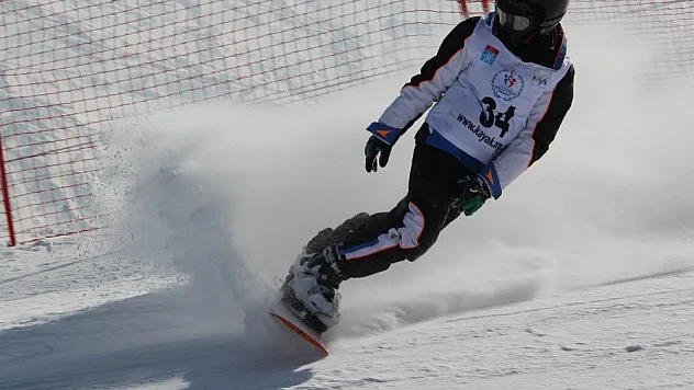 Yıldız'da snowboard yarışları başladı