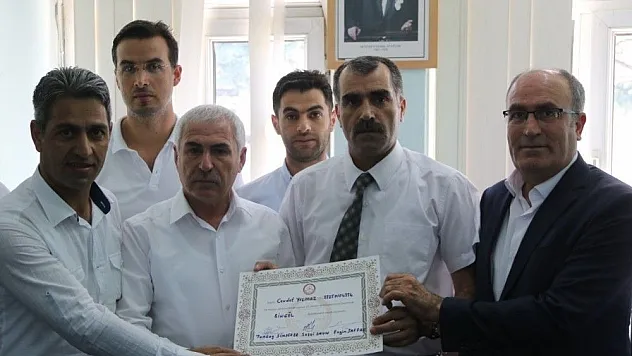 AK Parti Milletvekillerinin mazbataları alındı