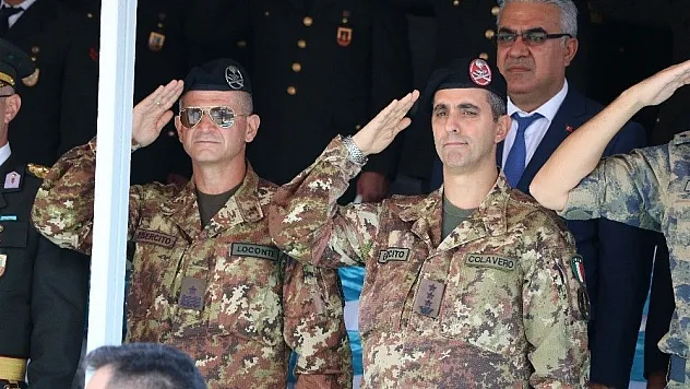 Patriot Komutanı da Zafer Bayramı kutlamalarını izledi