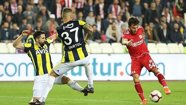 Spor Toto Süper Lig: DG Sivasspor: 0 - Fenerbahçe: 0 (İlk yarı)