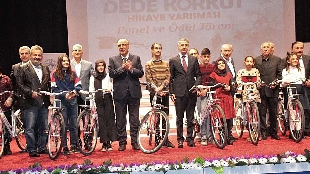 Dede Korkut Hikaye Yarışmasında dereceye girenler ödüllerini aldı