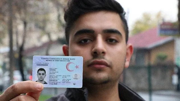 19 yaşındaki genç mahallesine muhtar adayı oldu