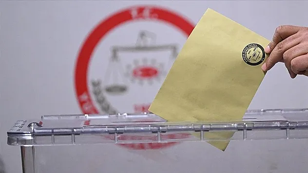 32 ilde oy kullanma saatleri değişti