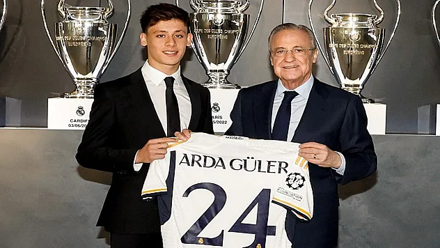 Arda Güler Real Madrid'e resmi imzayı attı