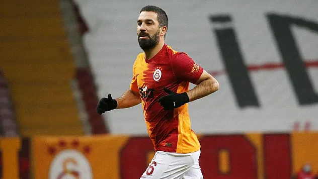 Arda Turan futbolu bıraktı!