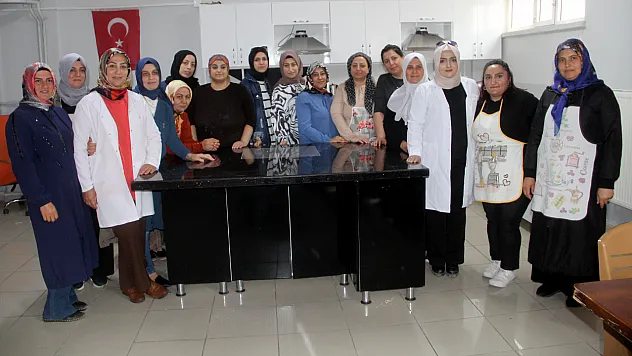 Aşçılık kursu büyük ilgi görüyor
