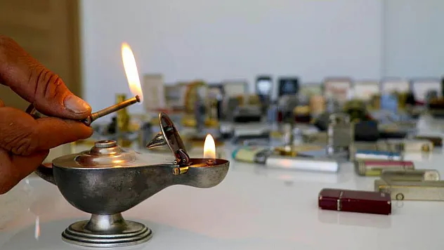 Çakmaklarının sayısını duyan şaşırıyor