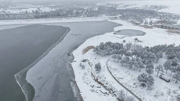 Cip Baraj Gölü buz tuttu