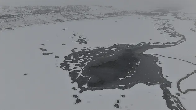 Cip Baraj Gölü buz tuttu