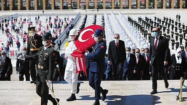 Devlet Erkanı Anıtkabir'de