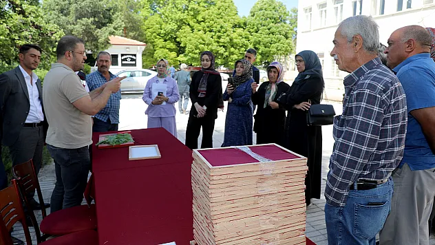 Elazığ'da ipek böceği desteği sürüyor