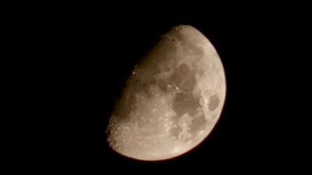 Elazığ'da kartpostallık yarım ay güzelliği