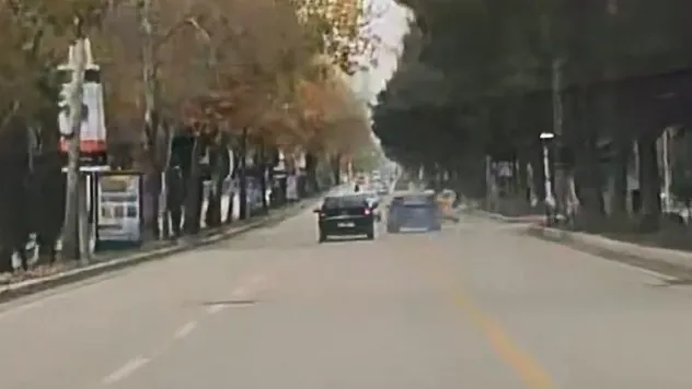 Elazığ'da makas atan sürücü kamerada