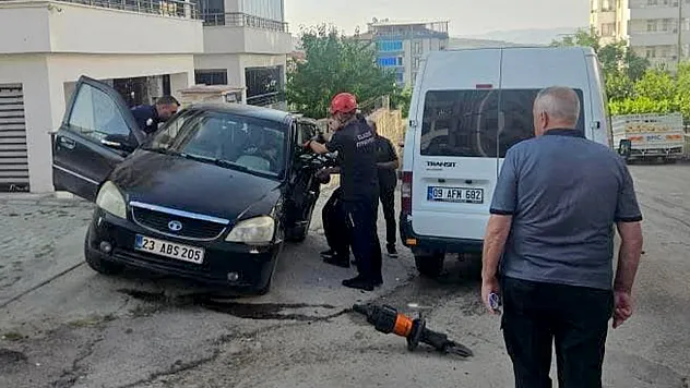 Elazığ'da minibüs ile otomobil çarpıştı