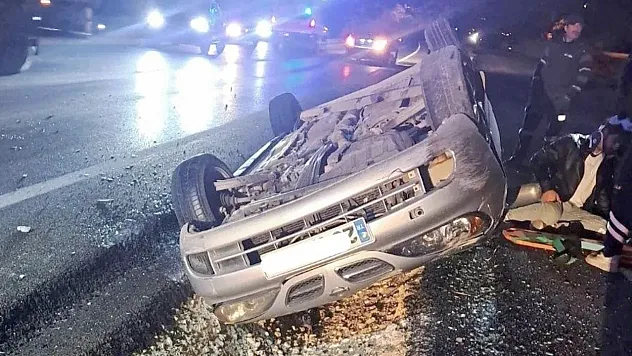 Elazığ'da otomobil takla attı