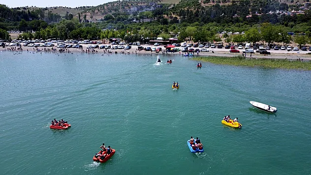 Elazığ'da tatilcilerin gözdesi: Hazar Gölü