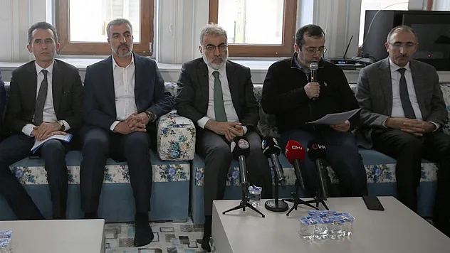 Eski Bakan Taner Yıldız, Elazığ'da eğitimcilerle buluştu