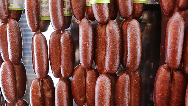 'Fazla sosis tüketimi bağırsak kanseri riskini artırıyor'