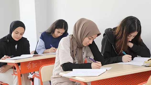 Gençler için YKS deneme sınavı yapıldı