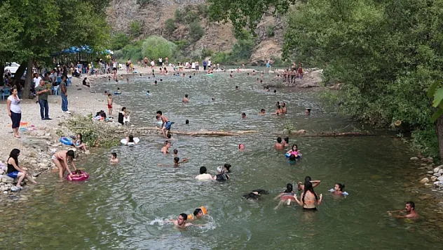 Tunceli'nin plajları sahilleri aratmıyor
