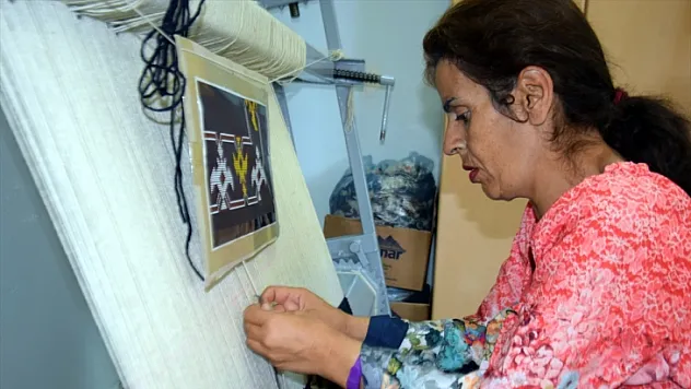 Cumhurbaşkanı Erdoğan için seccade işledi