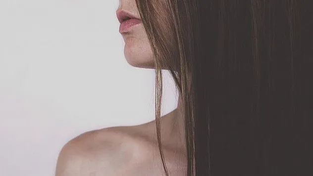Hormonal değişiklikler saçları dökebiliyor