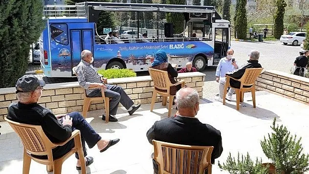 Huzurevi sakinlerine moral konseri