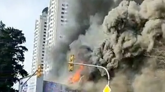 İstanbul Levent'te AVM'de yangın çıktı