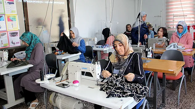 Kadınlar iş sahibi olmak için kurslarda ter döküyor