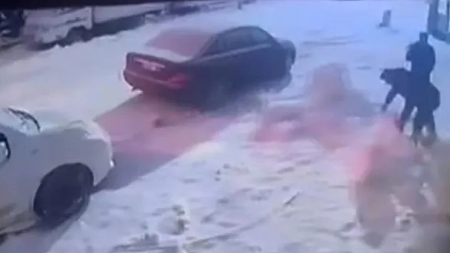 Kardan adama kafa attı